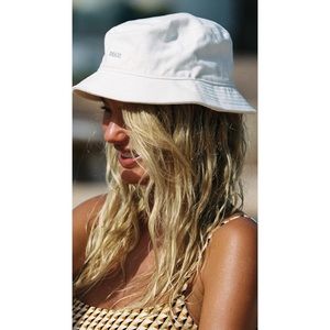 Triangl Boey Bucket White Hat 
